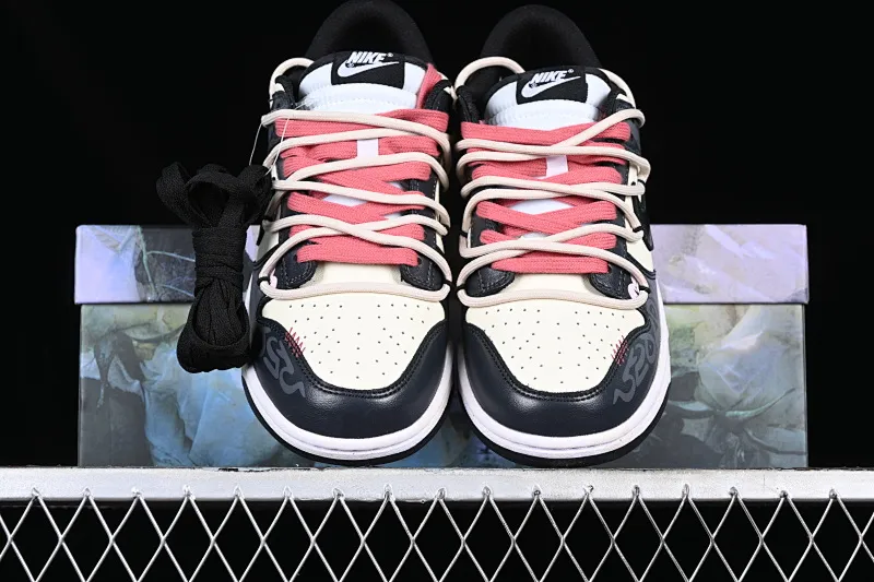All Categories Nk SB Dunk Series Nk SB Dunk Low Low-top sneakers Customized large box Nk Dunk Low Panda Prank-Psychedelic Love SB strap low-top casual sneakers CW1590-100